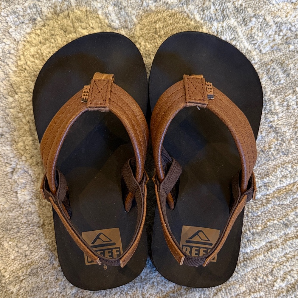 Reef Brown Flip Flops. Boys size 9T. Gently used. - Picture 2 of 4